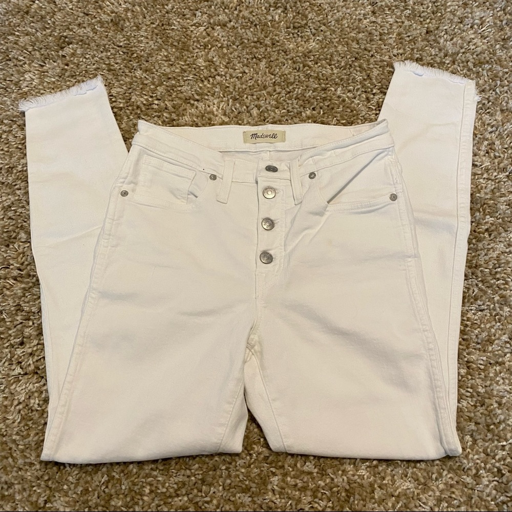 Madewell women’s 10” high rise skinny white jeans with frayed hem